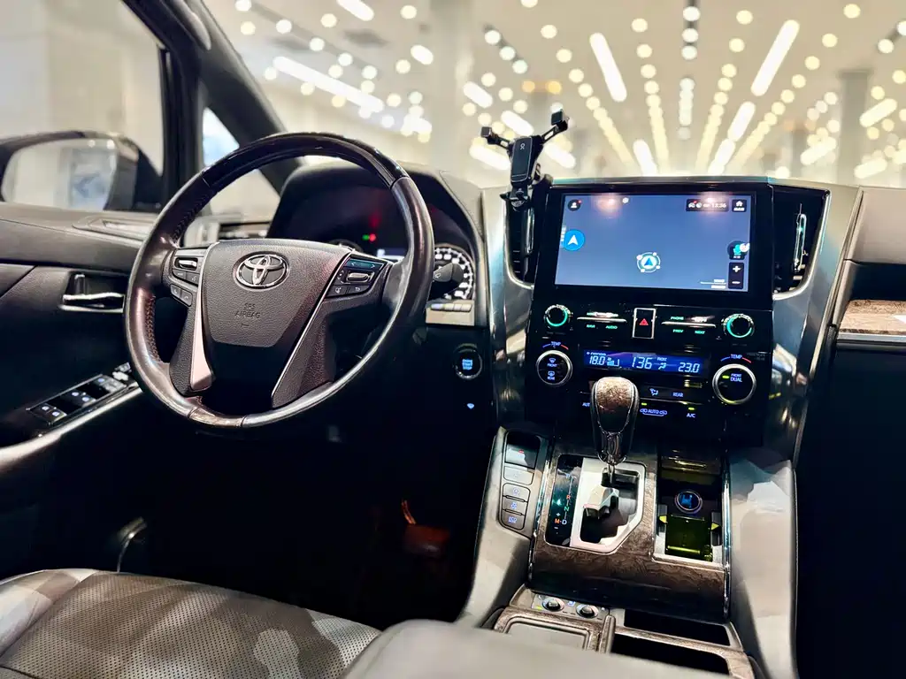 Toyota Alphard 2020 — фото 14