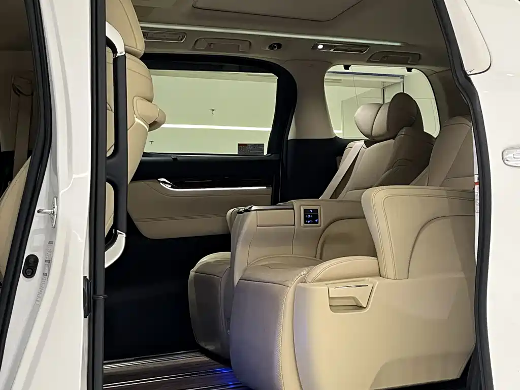 Toyota Alphard 2021 — фото 7