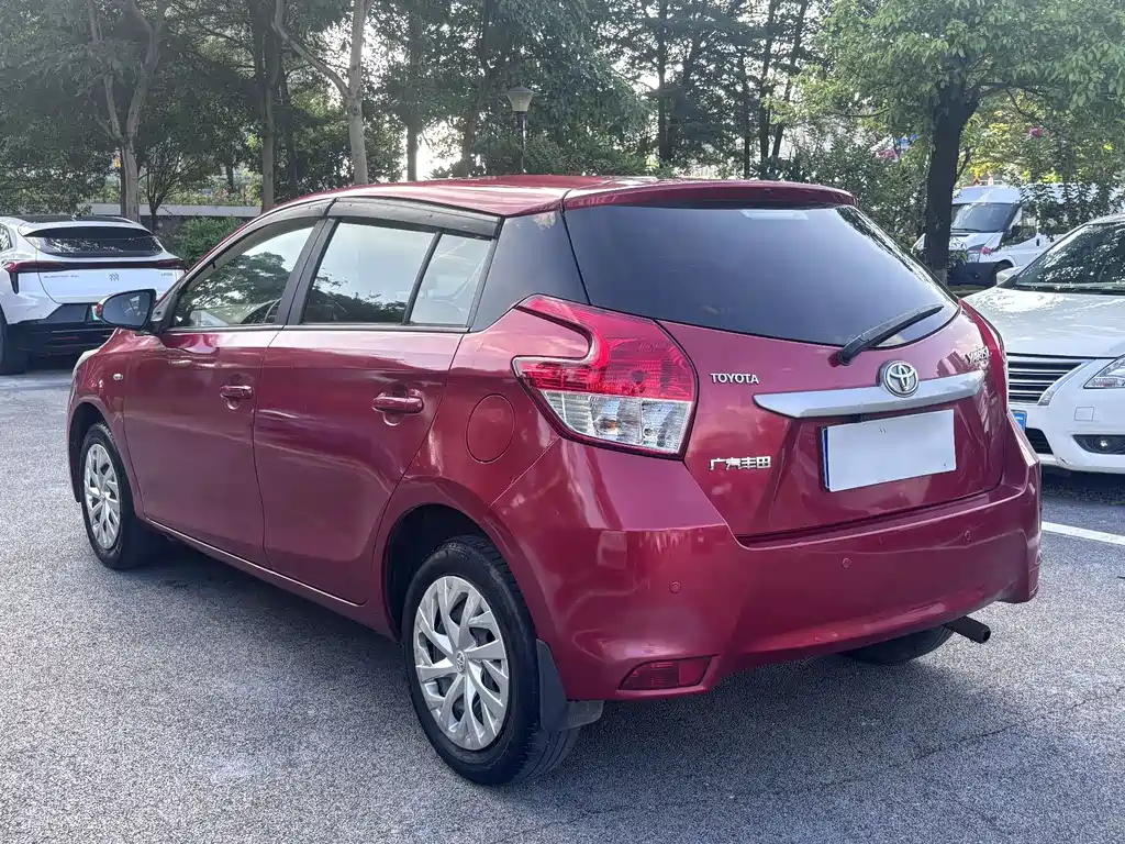 Toyota Yaris L 2014 — фото 11
