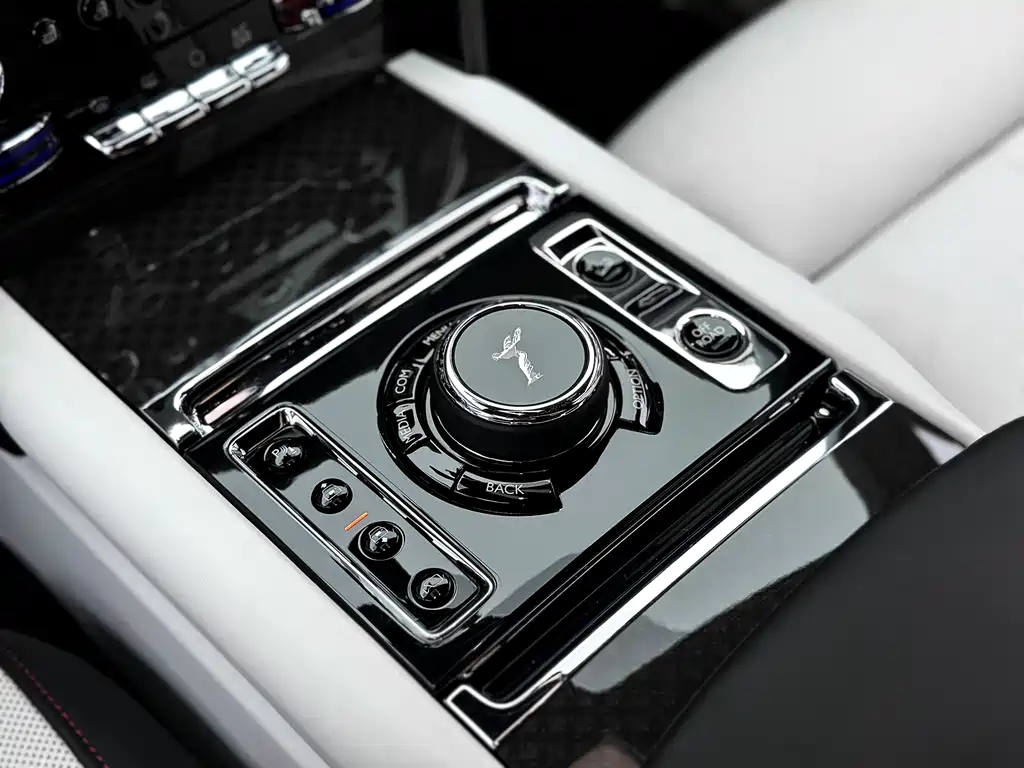 Rolls-Royce Cullinan 2021 — фото 20