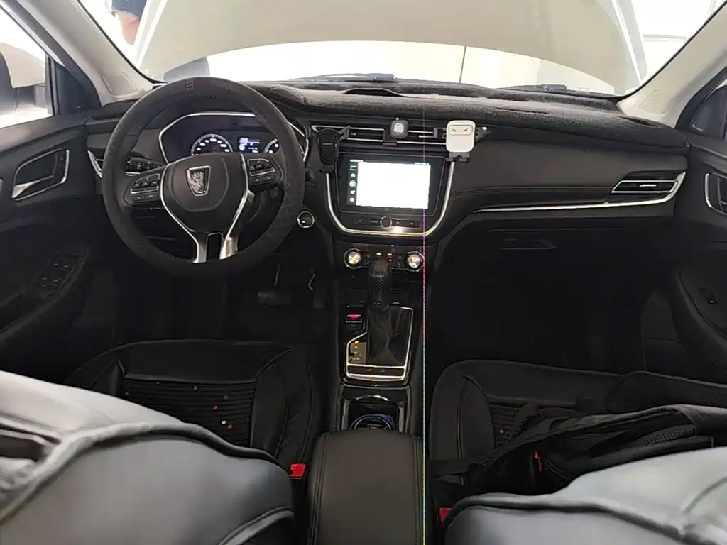 Roewe RX3 2018 — фото 10