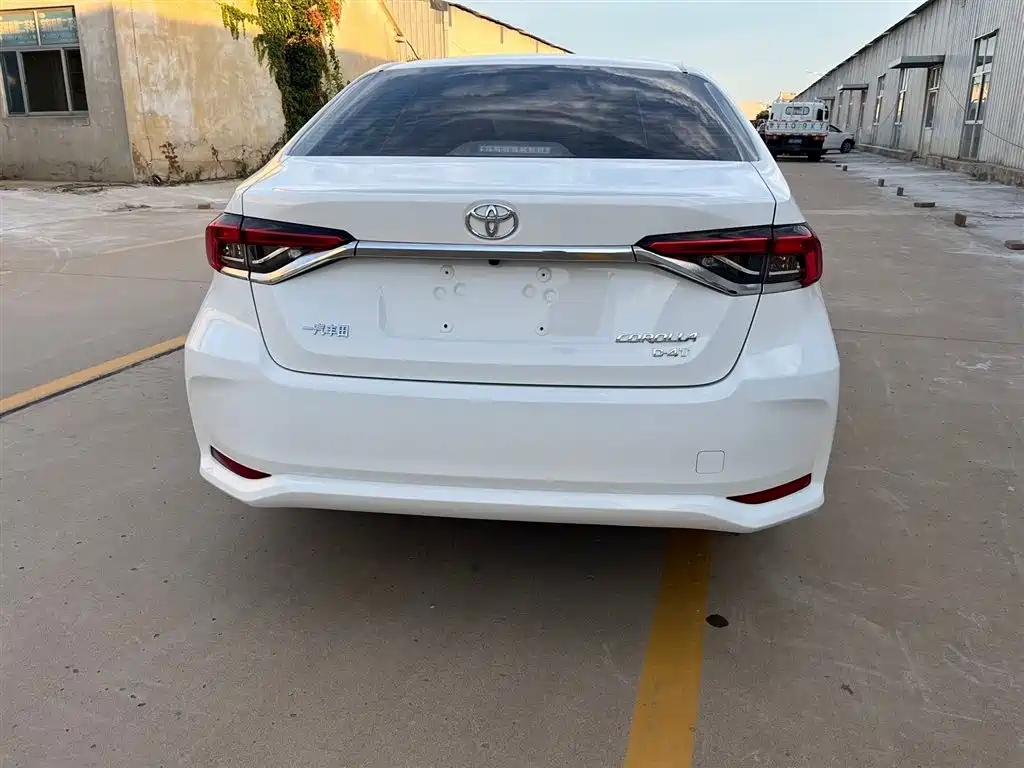 Toyota Corolla 2023 — фото 10