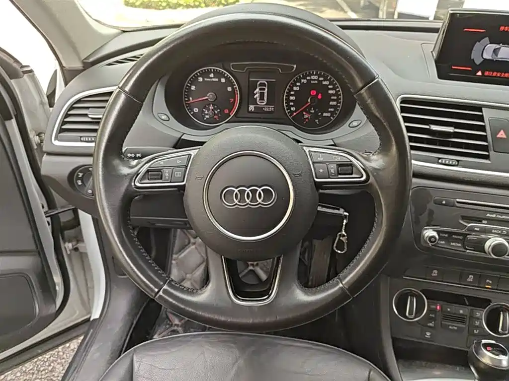 Audi Q3 2017 — фото 11