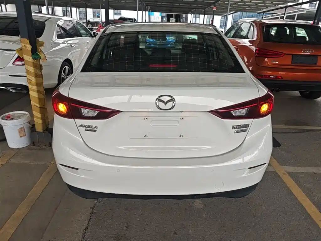Mazda 3 Axela 2019 — фото 6