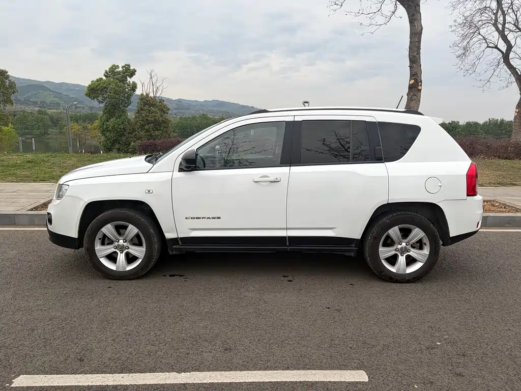 Jeep Compass 2013 — фото 6