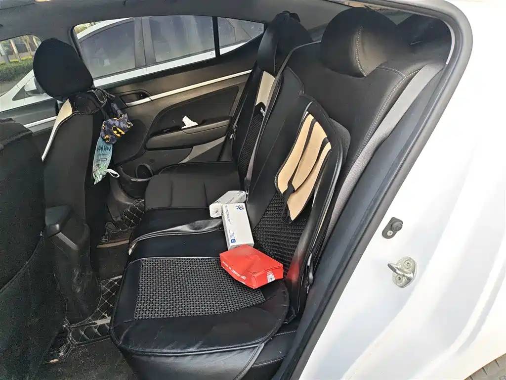 Hyundai Elantra 2017 — фото 15