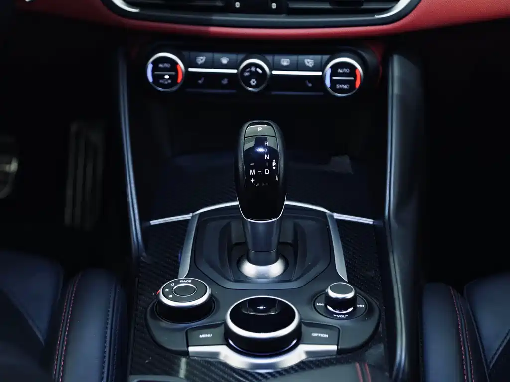 Alfa Romeo Giulia Juliet 2018 — фото 15