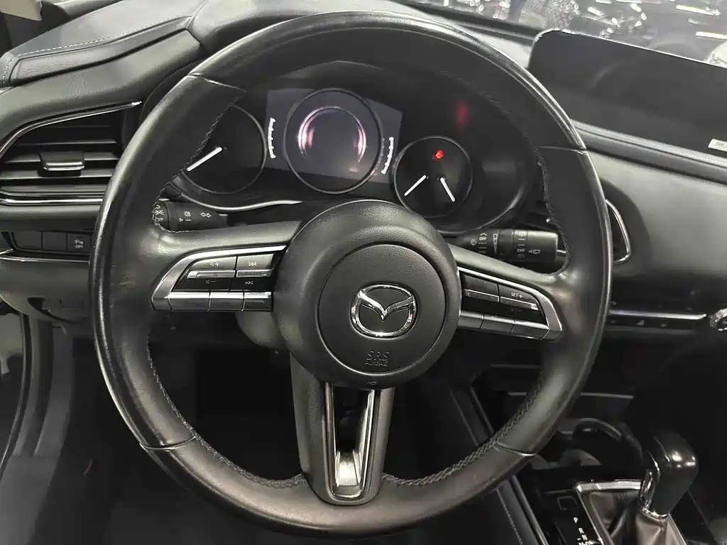 Mazda CX-30 2022 — фото 11