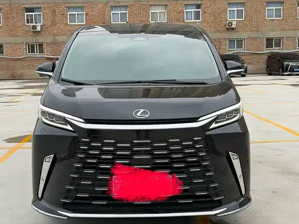Lexus LM 2025