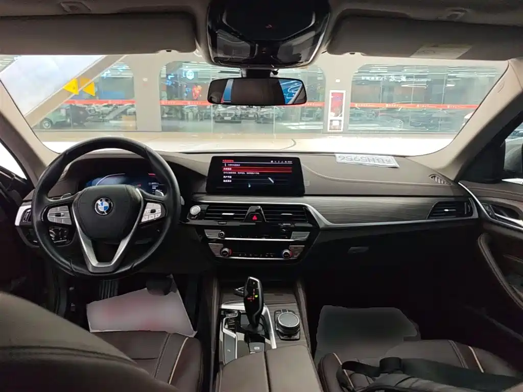 BMW 5 Series 2020 — фото 10