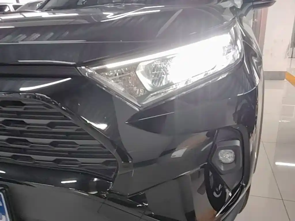 Toyota RAV4 2025 — фото 24