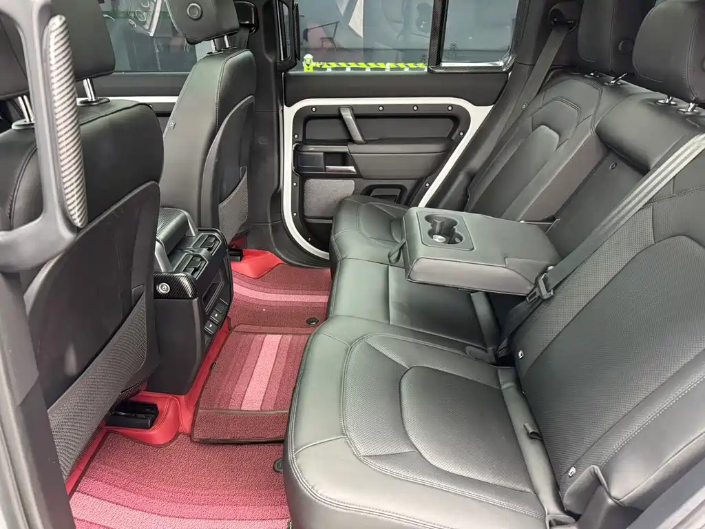 Land Rover Defender 2025 — фото 11