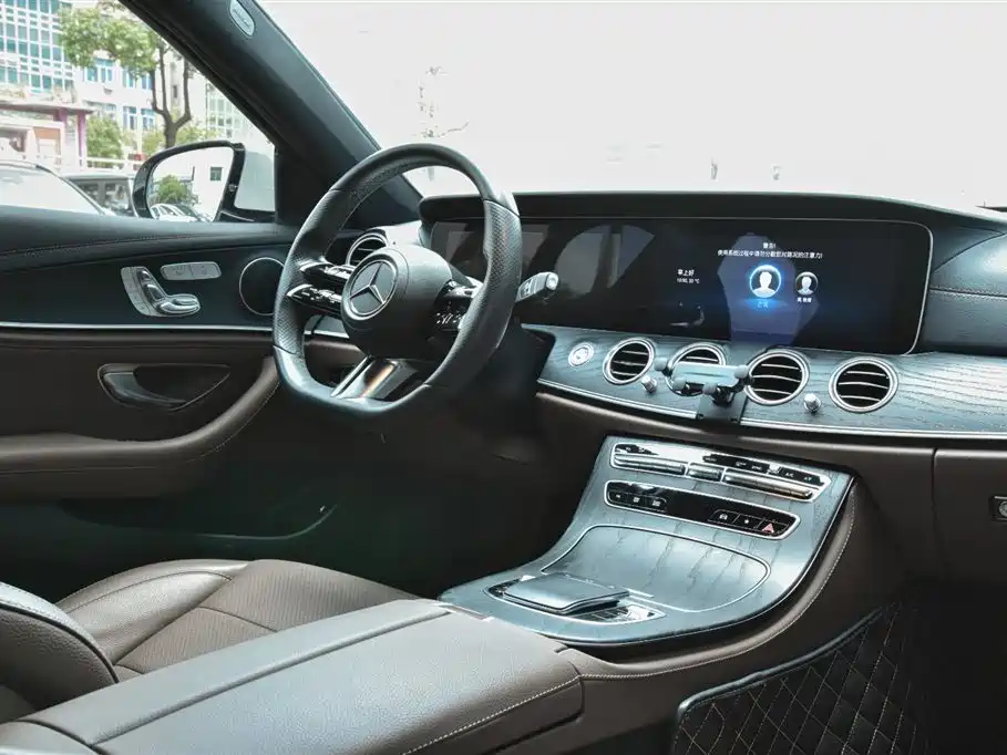 Mercedes-Benz E-Class 2022 — фото 9