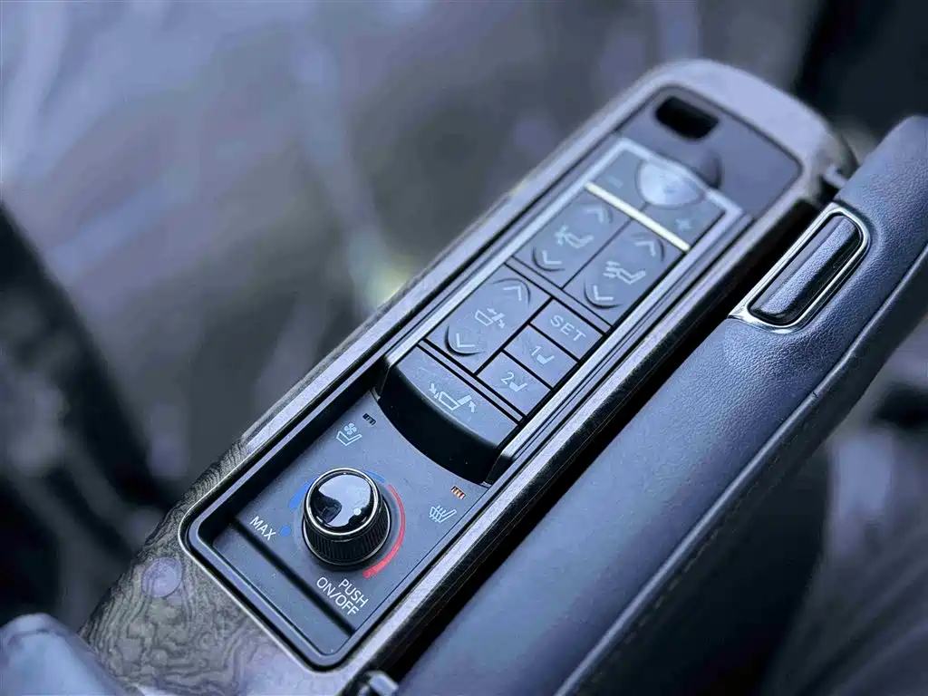 Toyota Alphard 2021 — фото 15