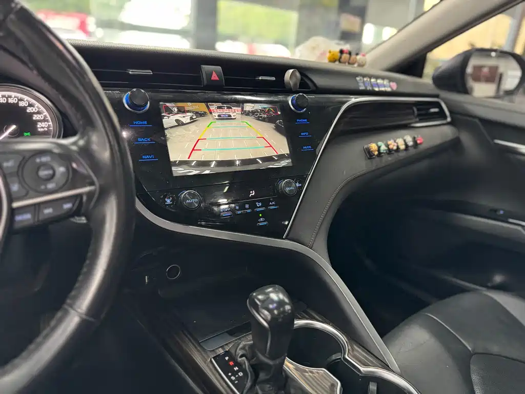 Toyota Camry 2020 — фото 18
