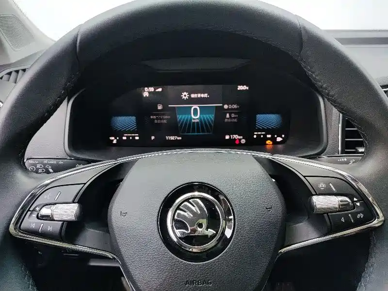 Skoda Karoq 2023 — фото 11