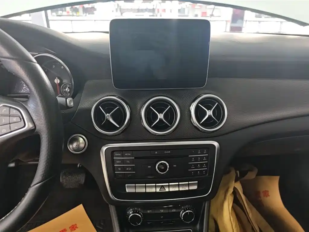 Mercedes-Benz GLA 2017 — фото 13