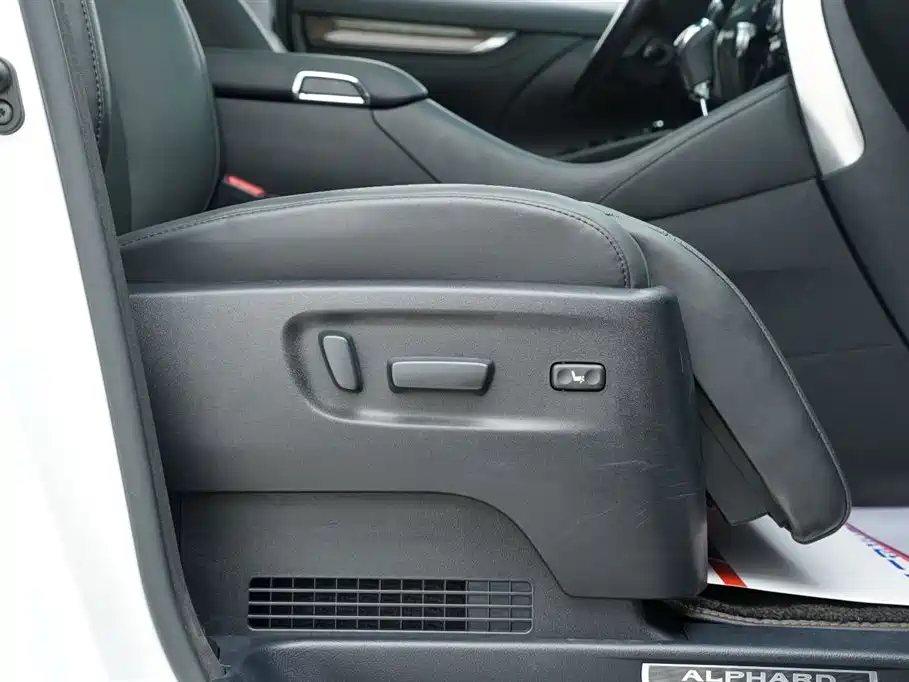 Toyota Alphard 2020 — фото 29