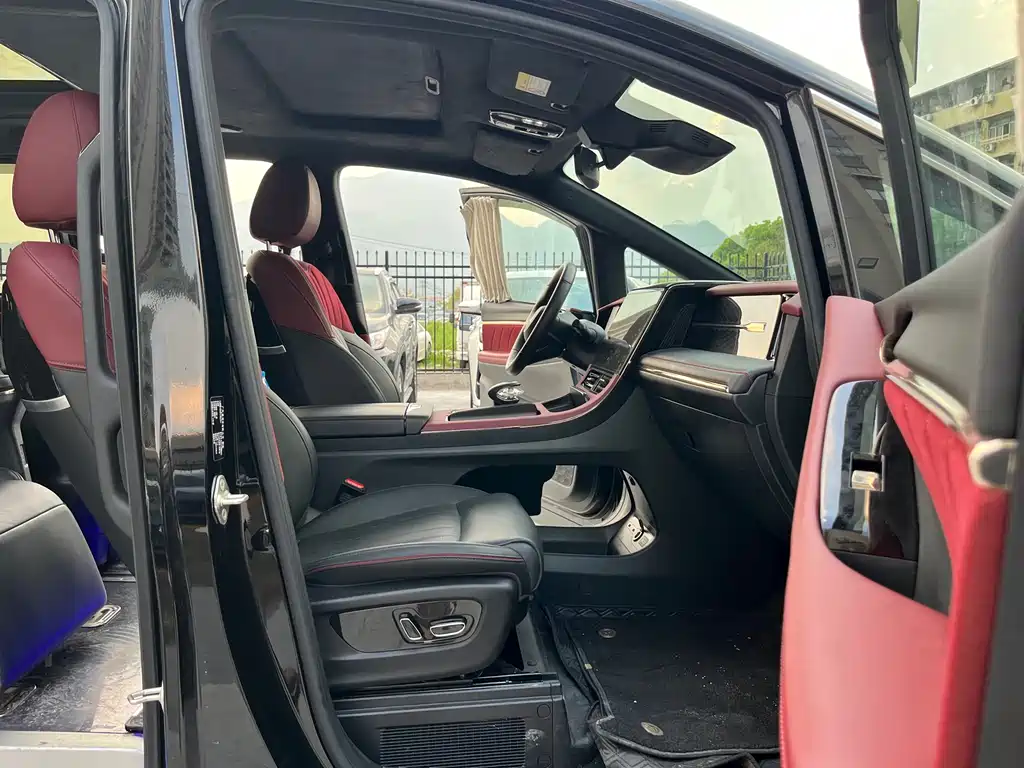 GAC Motor Trumpchi M8 2023 — фото 13