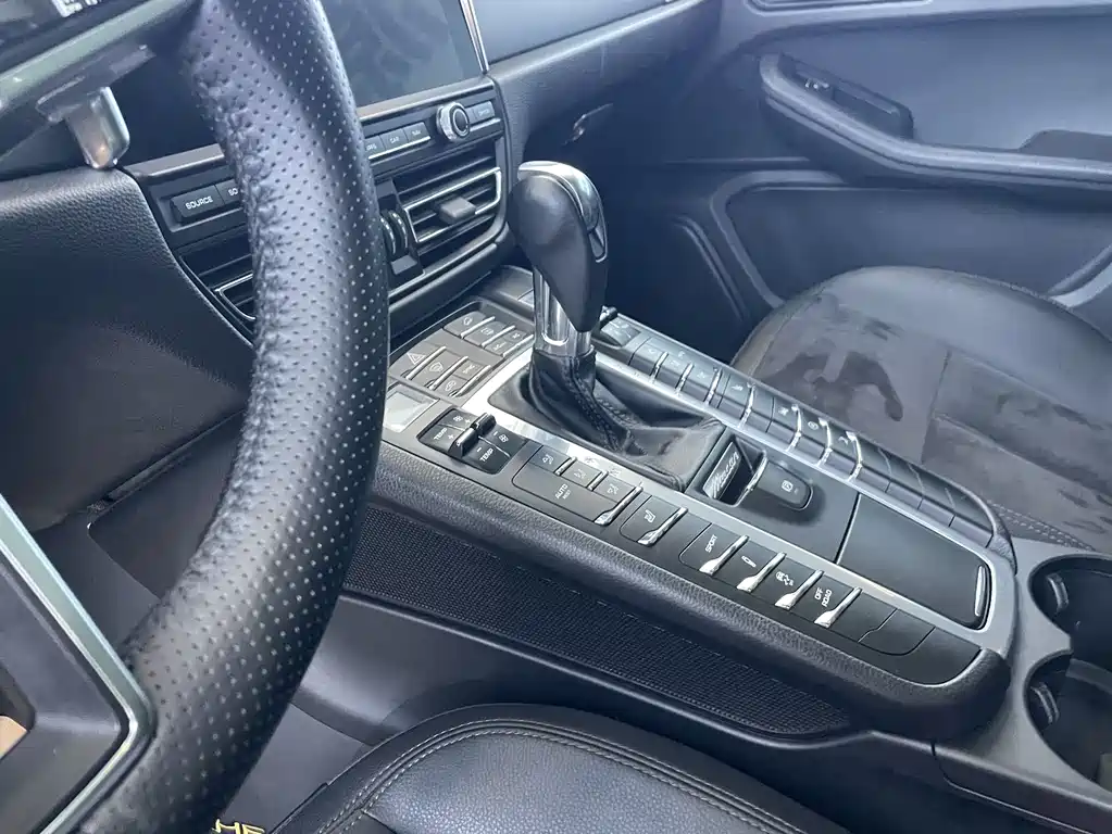 Porsche Macan 2019 — фото 11
