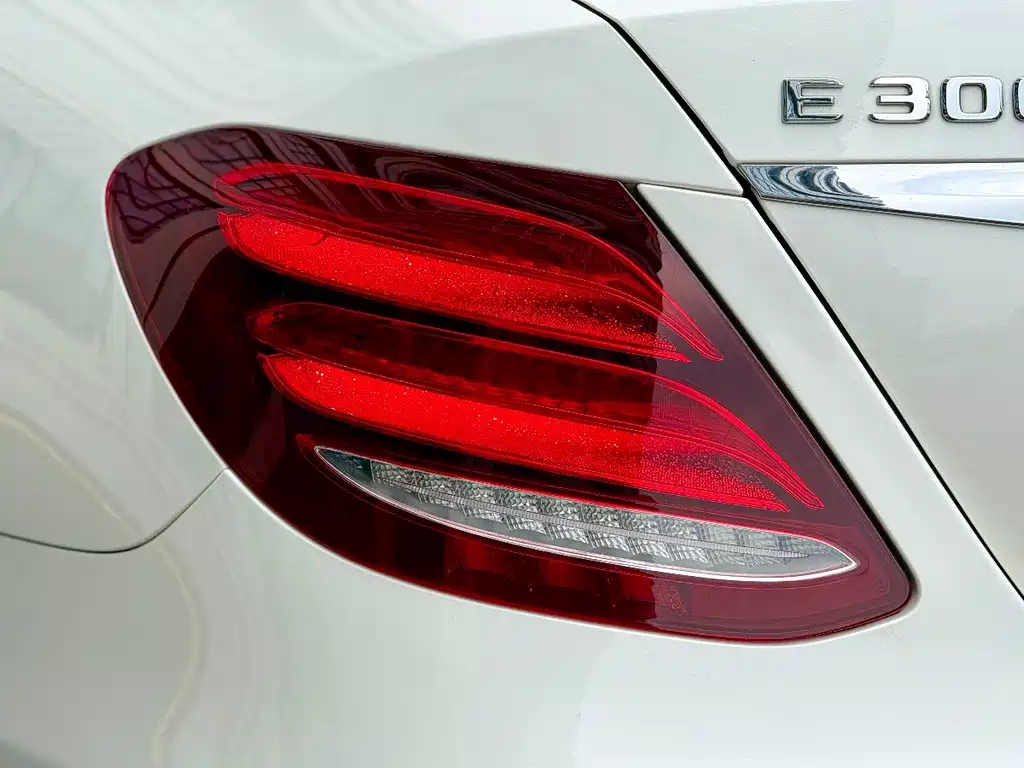 Mercedes-Benz E-Class 2018 — фото 13