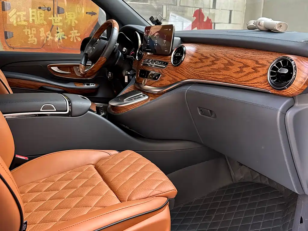 Mercedes-Benz V-Class 2023 — фото 12