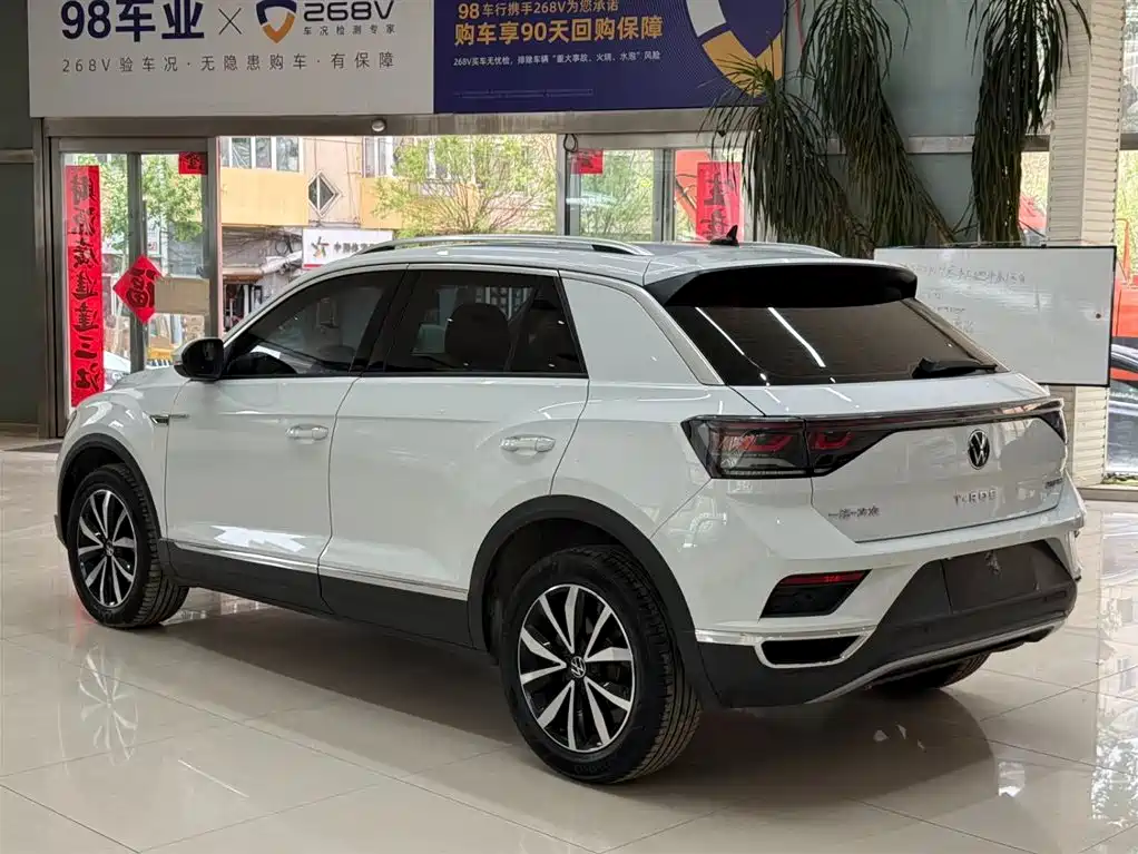 Volkswagen T-Roc 2023 — фото 6