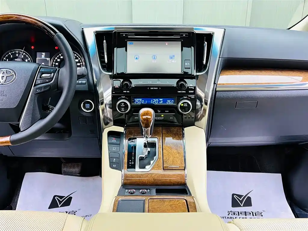 Toyota Alphard 2017 — фото 12