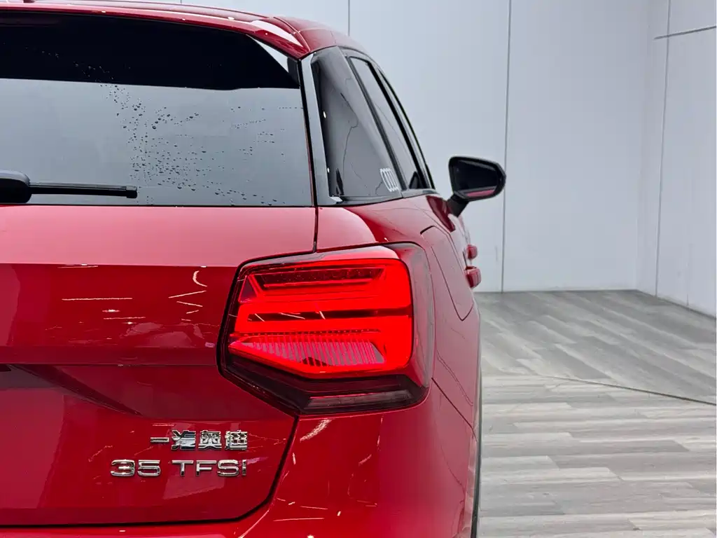 Audi Q2L 2019 — фото 26