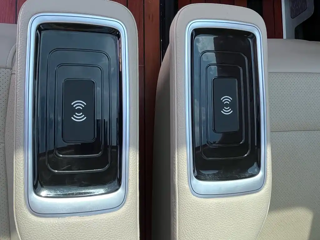 Mercedes-Benz V-Class 2022 — фото 16