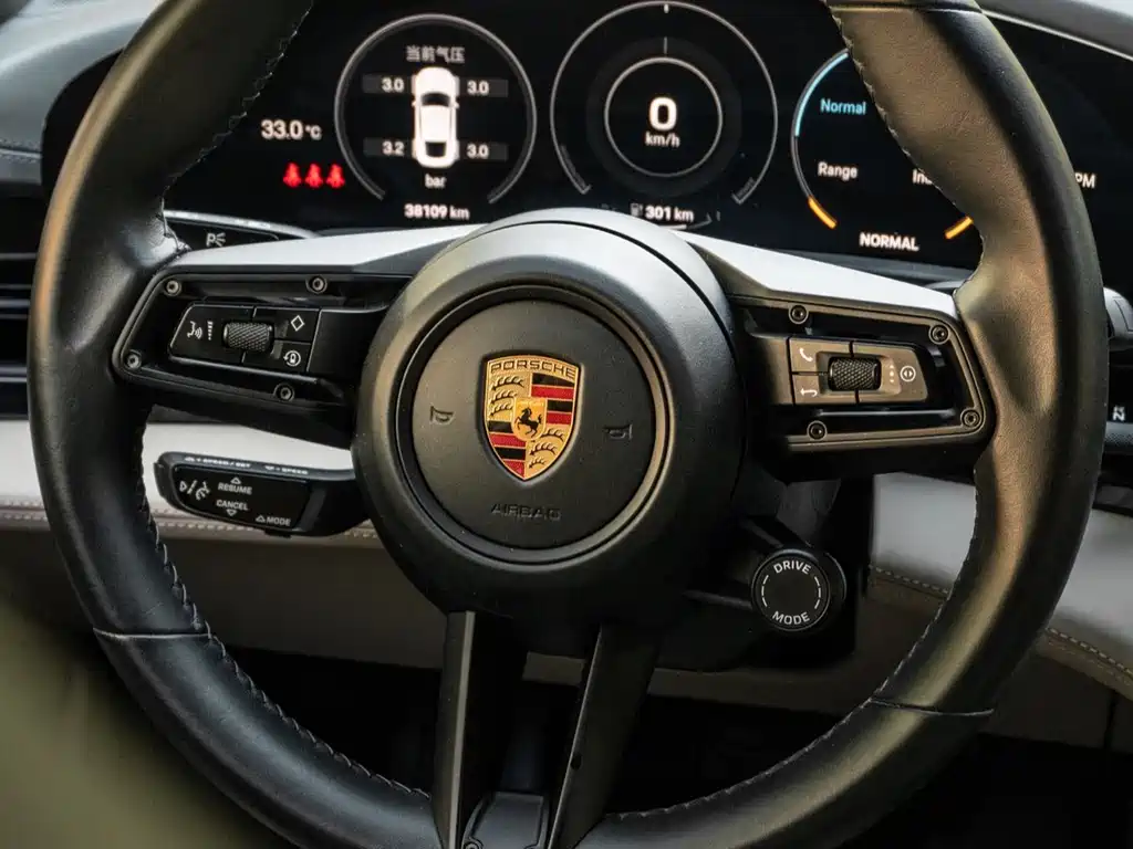 Porsche Taycan 2020 — фото 11