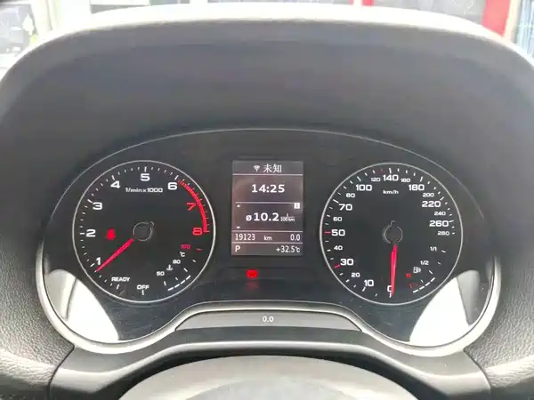 Audi Q2L 2019