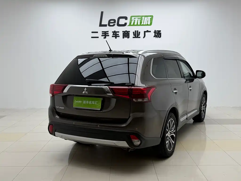Mitsubishi Outlander 2016 — фото 6