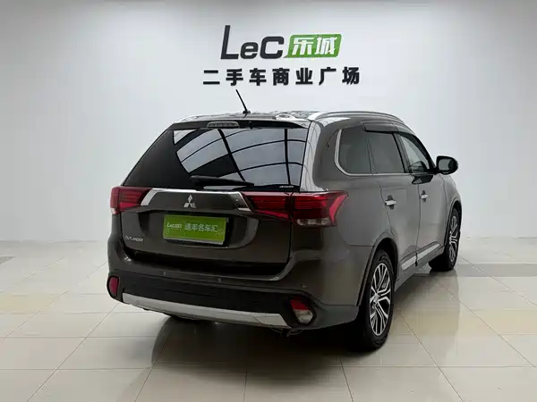 Mitsubishi Outlander 2016