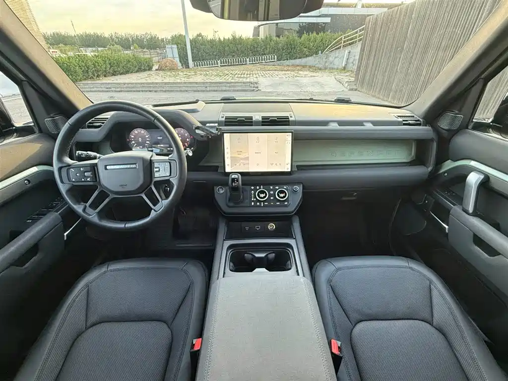 Land Rover Defender 2023 — фото 38