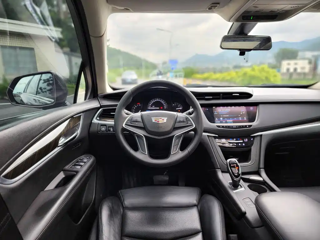 Cadillac XT5 2017 — фото 13
