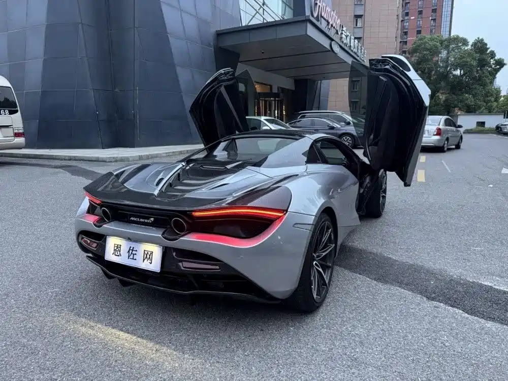 McLaren 720S 2020 — фото 8