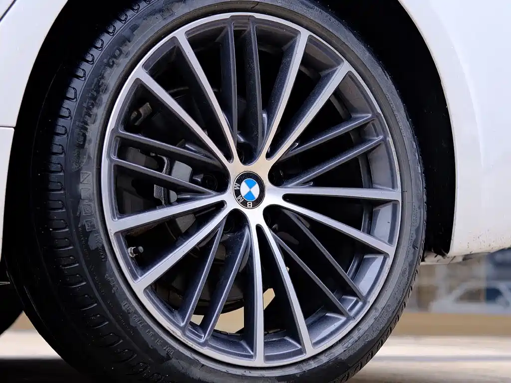 BMW 5 Series 2021 — фото 11