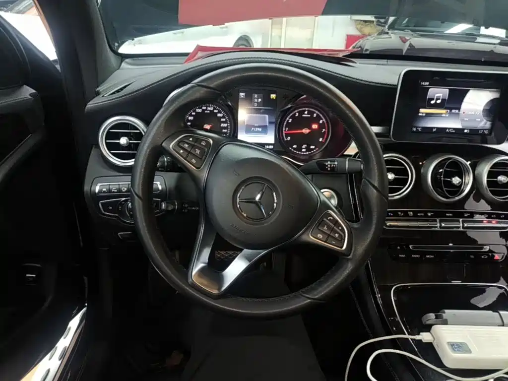 Mercedes-Benz GLC 2017 — фото 11