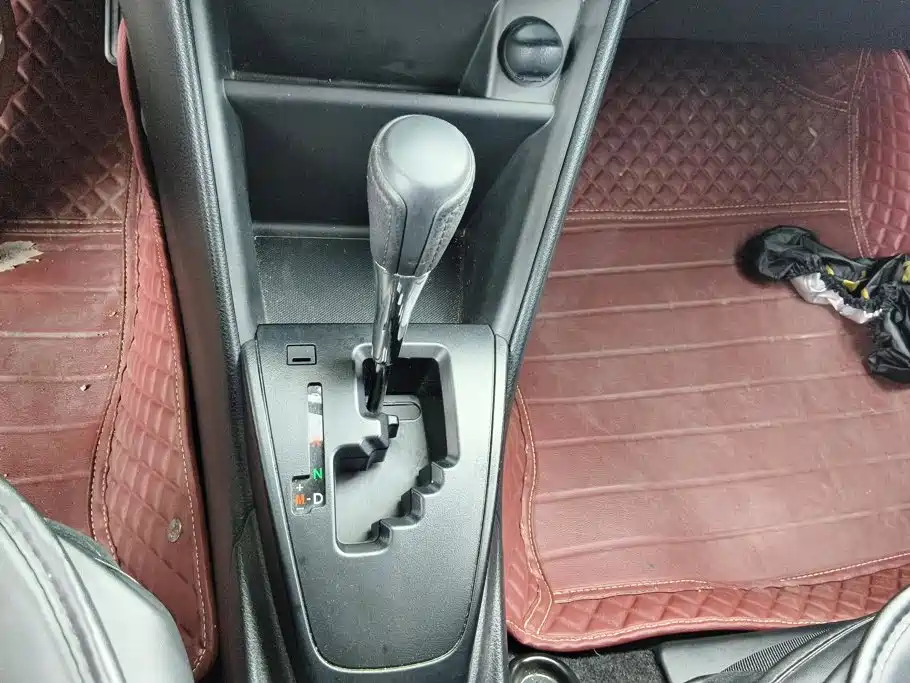 Toyota Yaris L 2020 — фото 16