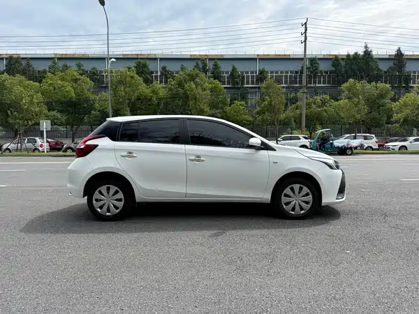 Toyota Yaris L 2021