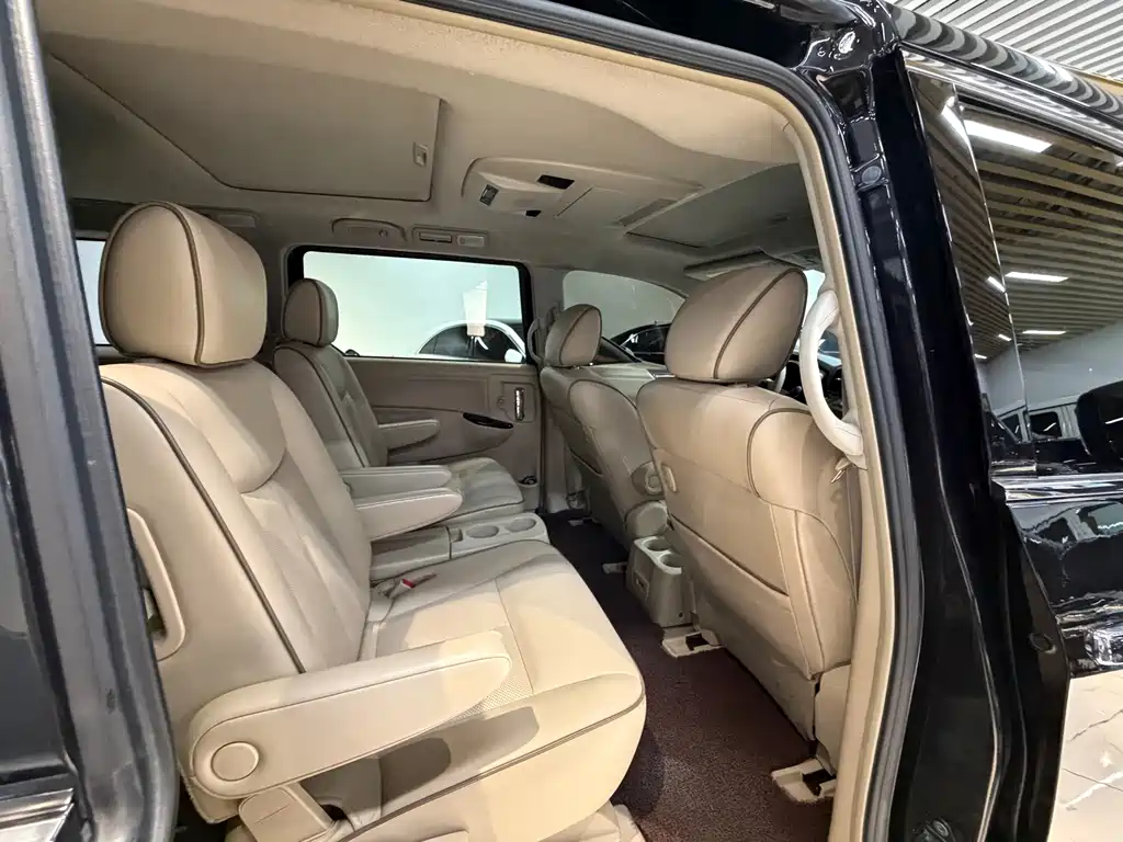 Nissan Quest 2016 — фото 27