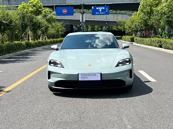Porsche Taycan 2024