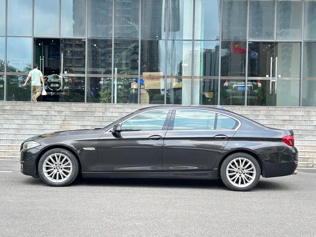 BMW 5 Series 2016 — фото 3