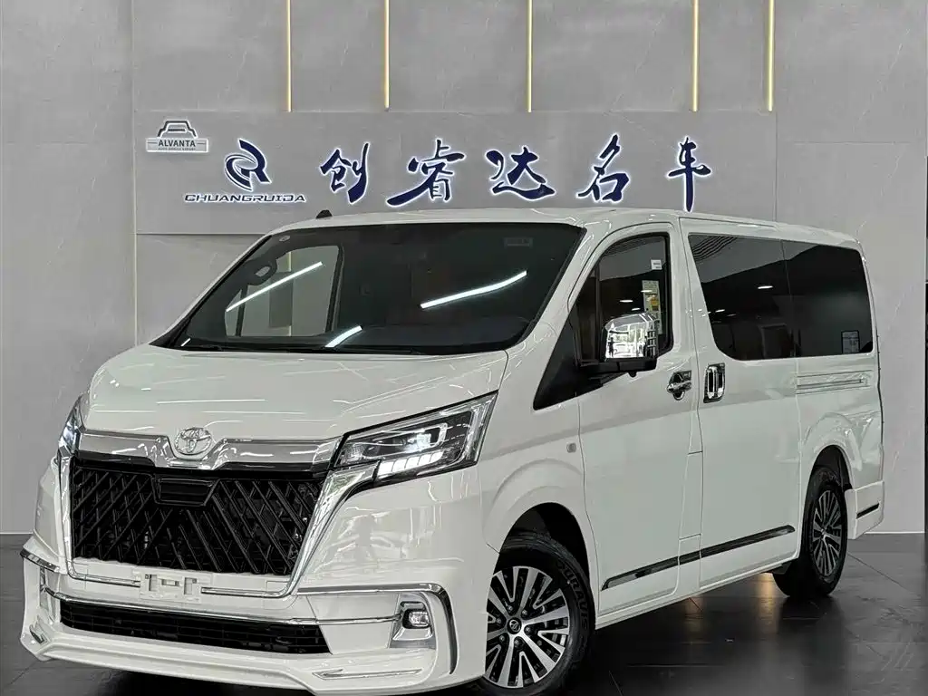 Toyota Hiace — фото 1