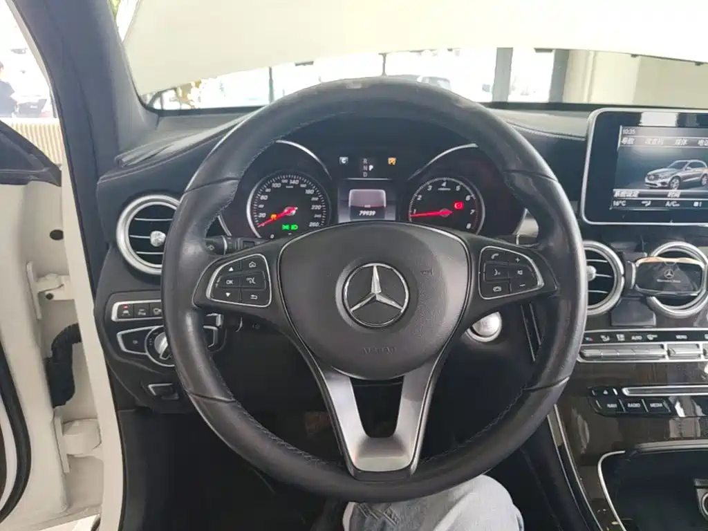 Mercedes-Benz GLC 2018 — фото 11