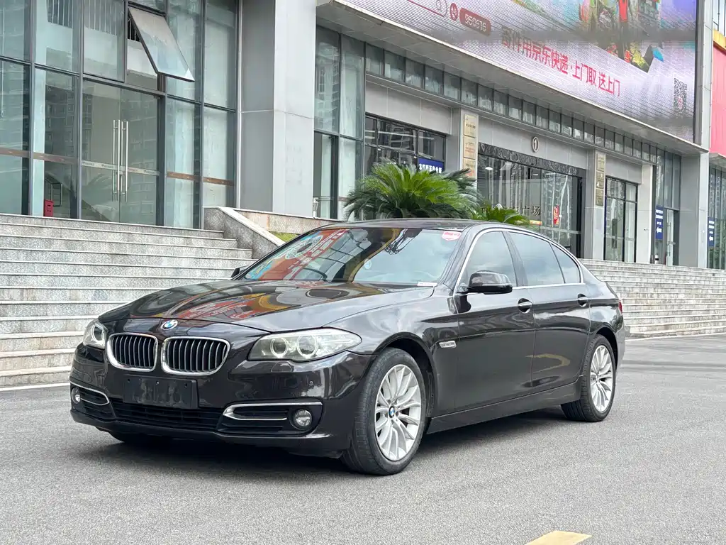 BMW 5 Series 2016 — фото 1