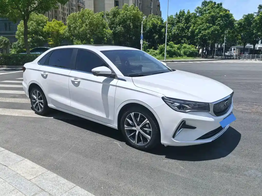 Geely Emgrand 2024