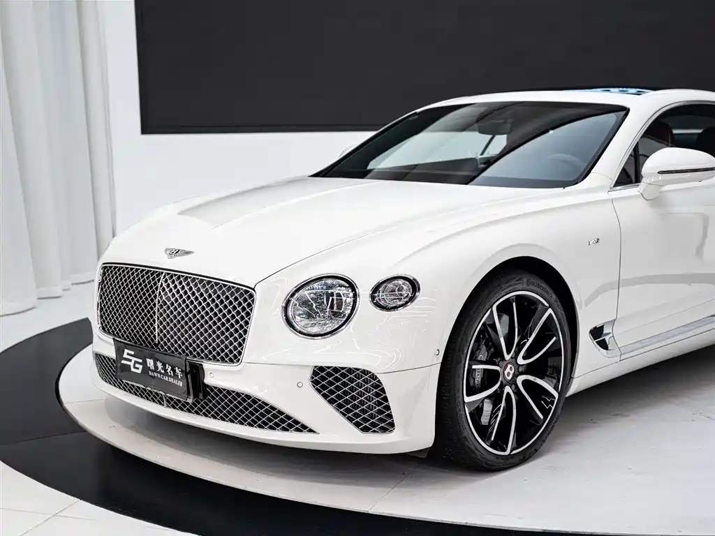 Bentley Continental 2022 — фото 16