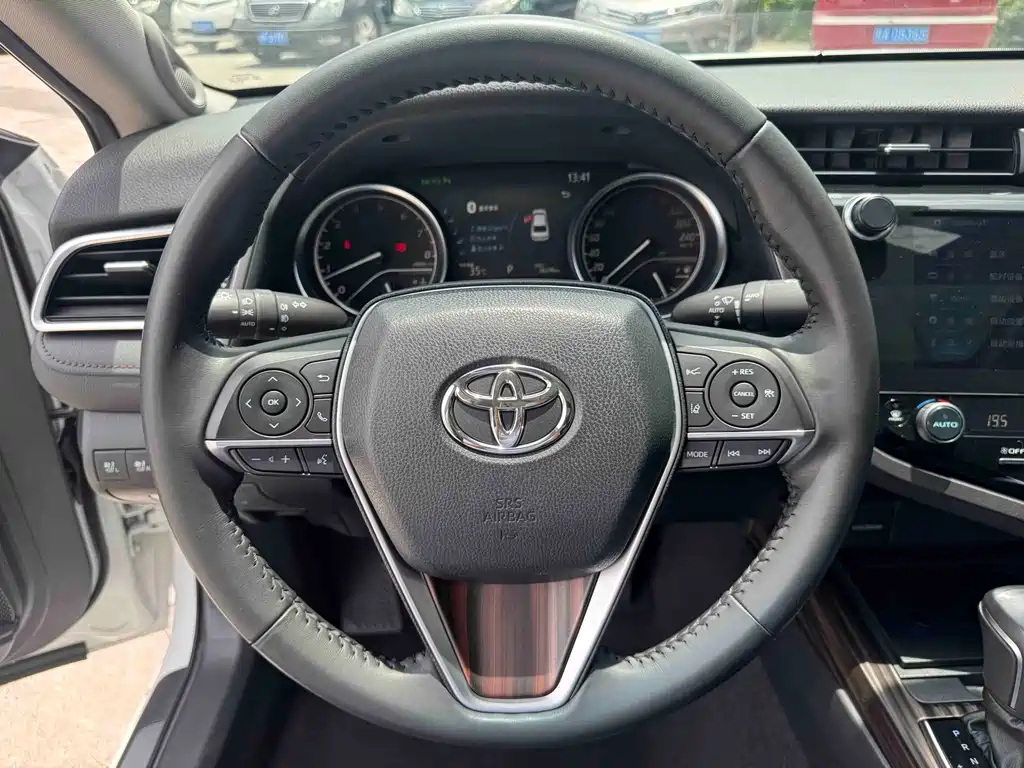 Toyota Camry 2020 — фото 20
